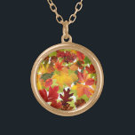 Collar Dorado Hojas otoñales<br><div class="desc">Esta exquisita obra de arte digital de Looly Elzayat presenta un cautivador vector de fondo de hojas de otoño, mostrando los vibrantes tonos de otoño. El diseño es muy complejo y refleja la esencia de la temporada, con una mezcla armoniosa de colores cálidos que evocan una sensación de nostalgia y...</div>