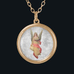 Collar Dorado *~* Libro de desplazamiento de ángeles clásicos AP<br><div class="desc">(ID de búsqueda AP40 para diseños similares) Transferir a otros productos si lo desea. Diseño de ROUND Gold vintage con arte clásico dulce de una joven ANGEL sostiene un SCROLL y un LIBRO. * Antártico Romántico Retro Antiguo Enérgicamente Mejorado Antecedentes de Purpurina de diamante falso Antecedentes. Un ángel con una...</div>