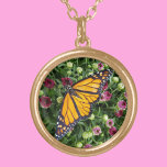 Collar Dorado Mariposa monarca<br><div class="desc">Una mariposa monarca entre flores silvestres coloridas con las alas extendidas se captura en este hermoso collar pendant. Para muchos en todo el mundo, la mariposa es simbólica del cambio, la esperanza, la transformación y la vida, y este hermoso collar pendant capta todos estos sentimientos edificantes y que afirman la...</div>