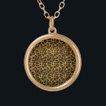 Collar Dorado Patrón animal de impresión de leopardo<br><div class="desc">Este collar de moda presenta un estampado de leopardo salpicado con manchas negras sobre un fondo de piel de color amarillo-naranja. Trae el gato salvaje con este diseño felino genial. Es el perfecto aspecto audaz y original para los amantes de los animales. Consulta nuestra tienda para ver si hay artículos...</div>