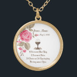 Collar Dorado Primer floral católico tradicional de la comunión<br><div class="desc">Ésta es una imagen católica tradicional hermosa del vintage del anfitrión sagrado (comunión) sobre la cáliz con las flores de la primavera. El texto y las fuentes pueden ser modificados. También ofrecemos las invitaciones a juego de la comunión, tarjetas, favores, pegatinas, etc., con este diseño. Visite la ducha del Shoppe...</div>