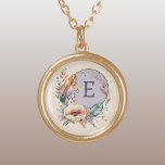 Collar Dorado Púrpura añadir floral inicial<br><div class="desc">Adorarse con este encantador collar de Zazzle, con un delicado diseño floral. Personalízalo con tu inicial en morado para hacerlo único tuyo! Perfecto para cualquier ocasión, este collar le aporta un toque de elegancia y un toque de color a su conjunto. Es una hermosa manera de celebrar tu individualidad o...</div>