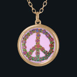 Collar Dorado Símbolo del signo de la paz de la flor<br><div class="desc">Un símbolo retro del signo de la paz/de paz con colores del teñido anudado y flores brillantemente coloreadas sobre él. Un diseño colorido para los hippies/los amantes orgullosos de la paz de mundo.</div>