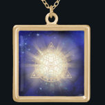 Collar Dorado *~* Tótem dorado - Rayos de luz ocular de geometrí<br><div class="desc">Placa cuadrada de oro, encantadora y poderosa JOYA CON INTENCIÓN (R) - Joyas con una mejora energética. Triángulo de Geometría Sagrada Mandala y Tercer Ojo más vigas de luz y energía. Como sanador profesional de la energía espiritual a distancia desde 2001, he aprendido, desarrollado y utilizado el poder de la...</div>