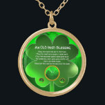 Collar Dorado Una vieja bendición irlandesa<br><div class="desc">Elegante, singular joya dorada con piedra de gema esmeralda e incrustaciones de shamrock con una antigua oración irlandesa en el interior para el Día de San Paddy (, Santa Patty ). Gemas 3D vibrantes y diseño muy preciso, modelado 3D y renderización por Bulgan Lumini (c).Parte de la serie Hyper Talismans....</div>