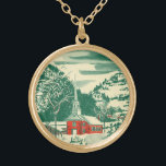 Collar Dorado Vintage Christmas Church, Snowscape in Winter<br><div class="desc">Navidades de ilustracion de época celebran un diseño religioso con una pintoresca capilla en un bonito pueblo de montaña. Un paisaje natural invernal con montañas,  árboles y nieve. El original es un cuadro acuático de arte rojo y verde.</div>