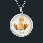 Collar gracioso con vida feliz de pato - texto Per<br><div class="desc">Collares divertidos con el Personalizado del pato amarillo lúdico Wink Happy Smile Dibujo y texto - o Elegir / Añadir su texto único / fuente / color - Hacer su regalo de collar especial - Redimensionar y mover o eliminar y agregar elementos / imagen con herramienta de personalización ! -...</div>