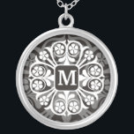 Collar inicial del colgante de la letra del<br><div class="desc">Muestre su orgullo en sus iniciales que llevan un colgante de la letra del monograma. El colgante de plata inicial también hace un regalo memorable para cualquier ocasión especial para la gente importante de su vida. Las reflexiones ofrecen muchas diversas opciones en diseños para hacer su único pendiente inicial y...</div>