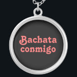 Collar latino del baile de la salsa de Bachata<br><div class="desc">Este collar latino del amante de la danza dice, el conmigo de Bachata, que significa "Bachata conmigo" en español. Es una danza latina sensual que está llegando a ser muy popular en los clubs. Usted puede cambiar el color de fondo del estilo o de fuente haciendo clic el botón del...</div>