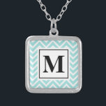 Collar monograma<br><div class="desc">Monograma con el patrón de ondas de Chevron azules y blancas</div>