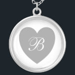 Collar monogramado de corazón plateado<br><div class="desc">Corazón de color plateado monogramado de collar que se puede personalizar con cualquier texto de su elección. Si necesita ayuda para personalizar,  póngase en contacto con nosotros a través del enlace de esta página. Collar del corazón de color plateado monogramado.</div>