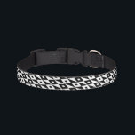 Collar Para Mascotas Patrón retro moderno de forma de diamante blanco n<br><div class="desc">Compra tu pooch este robusto collar de perro cubierto con este moderno y fresco patrón de lozenges negros y blancos modernos. Este diseño de lozenges anidados en blanco y negro que vi en una chaqueta de piel de una mujer. Pensé que parecía genial y fácil de reproducir. Los diseños en...</div>