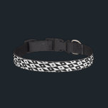 Collar Para Mascotas Patrón retro moderno de forma de diamante blanco n<br><div class="desc">Compra tu pooch este robusto collar de perro cubierto con este moderno y fresco patrón de lozenges negros y blancos modernos. Este diseño de lozenges anidados en blanco y negro que vi en una chaqueta de piel de una mujer. Pensé que parecía genial y fácil de reproducir. Los diseños en...</div>
