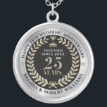 Collar Plateado 25° aniversario boda purpurina de plata y oro<br><div class="desc">Elegante purpurina blanco y 25 años de boda dorado con fondo metálico plateado y negro. plantilla boda plateado de personalizable.</div>
