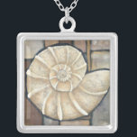Collar Plateado Abalone Shell<br><div class="desc">Charikilia Zarris es una talentosa artista conocida por sus obras de arte en el océano. Sus imágenes son pacíficas y tranquilizantes relajándote con cada foto. Obtén esta obra de arte náutica con una concha de Abalone en el centro de todo,  bordeada de azulejos y un hermoso esquema de colores.</div>