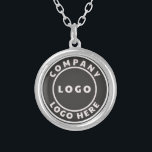 Collar Plateado Añadir logotipo comercial sencillo promocional<br><div class="desc">Aumente su identidad de marca con nuestro collar plateado personalizado, un accesorio impresionante que combina a la perfección estilo y profesionalismo. Muestra tu logo comercial único en cualquier forma imaginable, meticulosamente diseñado a la perfección y elegantemente suspendido de una lustosa cadena plateada. Esto no es sólo joyería, es un emblema...</div>