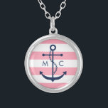 Collar Plateado Anclaje de franjas monográficas rosa azul blanco<br><div class="desc">El diseño elegante presenta una silueta de ancla sobre rayas anchas y puede personalizarse con su monograma,  iniciales,  nombre o cualquier texto de su elección.</div>