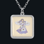 Collar Plateado Ángel de flores de lirio cristiano<br><div class="desc">Collar Lily Angel, vestimenta Angel, camisetas Angel, regalos Angel de Ilustracion ArtMuvz. Camiseta de la encantadora Lily Angel para mamá, papá, niños, bebé. cumpleaños de Ángel Cristiano y regalos de navidades, bolso de tote, taza, gorra. Los regalos de ángel son una manera reflexiva y significativa de mostrar a alguien a...</div>