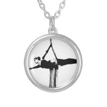 Bailarín aéreo de las sedas