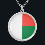 Collar Plateado Bandera de Madagascar<br><div class="desc">Bandera patriótica de Madagascar.</div>