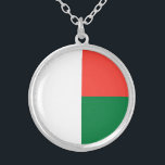 Collar Plateado Bandera de Madagascar<br><div class="desc">Bandera patriótica de Madagascar.</div>