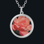 Collar Plateado Bonito Rosa Rosa Rosa floral<br><div class="desc">Rosa Rosa Rosa Rosa Rosa Rosa Rosa de Peach. Hermosa foto de una rosa rosa rosa color pavo de la artista Sandra Marie Closs. Añade tu propio texto, nombre o monograma para crear el producto perfecto para cualquier ocasión. Boda, fiesta de la fiesta nupcial, simpatía, cumpleaños, ducha de bebé, cualquier...</div>