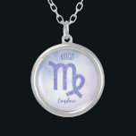 Collar Plateado Bonito Virgo Astrología Rótulo Púrpura Personaliza<br><div class="desc">Este bonito,  collar virgen morado y lavanda personalizado,  muestra tu signo astrológico del Zodiac en un brillo hermoso como las constelaciones. Personalizar este lindo regalo con tu nombre en bello guión cursivo para alguien con un cumpleaños de finales de agosto o principios de setiembre.</div>
