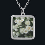 Collar Plateado Bouquet de flores blancas<br><div class="desc">Bouquet de flores blancas</div>