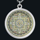 Collar Plateado Budismo tántrico tibetano vintage Mandala Thangka<br><div class="desc">El viejo budismo tántrico tibetano Mandala Thangka Pintura de exquisita belleza y profundidad está en esta joyería collares. Un regalo significativo de joyería para invocar energía positiva,  equilibrio,  equilibrio y buena suerte,  tanto para mujeres como para hombres. Raro y único.</div>