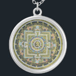 Collar Plateado Budismo tántrico tibetano vintage Mandala Thangka<br><div class="desc">El viejo budismo tántrico tibetano Mandala Thangka Pintura de exquisita belleza y profundidad está en esta joyería collares. Un regalo significativo de joyería para invocar energía positiva,  equilibrio,  equilibrio y buena suerte,  tanto para mujeres como para hombres. Raro y único.</div>