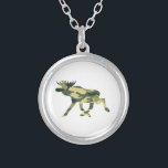 Collar Plateado Camuflaje de Moose / Elk Woodland / Camo<br><div class="desc">Moose / Elk Animal Silhouette Woodland Camo Disruptive Dazzle Pattern. Globe Trotters se especializa en imágenes idiosincrásicas de todo el mundo. Aquí encontrará tarjetas de felicitación únicas,  postales,  Posters,  Mousepads y más.</div>