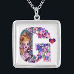 COLLAR PLATEADO CARTA VALENTINA VENECIANA MASQUERADE MONOGRAM G<br><div class="desc">G letra del alfabeto diseño inicial con corazón. Espectáculo vibrante y artístico con confeti colorido...  Amor mítico entre Harlequin y Columbine,  pintura acrílica inspirada en máscaras de plumas venecianas y Commedia dell'arte - Venecia. Colores verdes color rosa rosa violeta claro.</div>