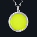 Collar Plateado Color sólido Neon Chartreuse | Clásica<br><div class="desc">Neon Chartreuse - Presentar el encanto eterno del diseño de color sólido: una fascinante mezcla de forma clásica y elegante simplicidad. Este diseño es una celebración del poder y la belleza que se encuentran en un solo tono impactante. El diseño de color sólido, exuberante sofisticación, abarca la esencia del minimalismo,...</div>