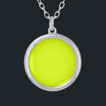 Collar Plateado Color sólido Neon Chartreuse | Clásica<br><div class="desc">Neon Chartreuse - Presentar el encanto eterno del diseño de color sólido: una fascinante mezcla de forma clásica y elegante simplicidad. Este diseño es una celebración del poder y la belleza que se encuentran en un solo tono impactante. El diseño de color sólido, exuberante sofisticación, abarca la esencia del minimalismo,...</div>