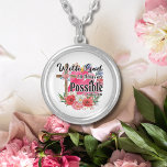 Collar Plateado Con Dios, todas las cosas son posibles para la Bib<br><div class="desc">Un hermoso diseño de madera cruzada floral con el dicho "Con Dios todas las cosas son posibles en un collar plateado o en un cesto.</div>
