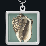 Collar Plateado Concha verde azulada<br><div class="desc">En esta hermosa y clásica concha de conchas negras y blancas se puede ver el sombreado de una concha natural muy nítida y clara. Se puede ir a la playa a buscar conchas o a jugar en la arena. Consiga hoy mismo este arte de concha verde azulado de estilo náutico...</div>