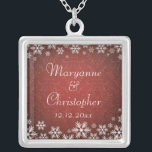 Collar Plateado Copos de nieve y Damasco rojo<br><div class="desc">Un elegante diseño de bodas para una boda de invierno o un boda de Navidades con copos de nieve en un fondo de color rojo con un sutil patrón de damasco. Personalizar el texto para tu propio día especial. Se coordina con la colección Snowflakes y Red Damask Wedding y está...</div>