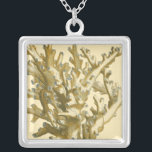 Collar Plateado Coral junto al mar<br><div class="desc">Obtén hoy esta obra de arte moderna con fondo color crema. Esta obra de arte contiene una silueta de coral translúcido que es muy nítida y vívida. Se trata de una obra de arte contemporáneo perfecta para cualquier tipo de temática náutica.</div>
