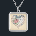 Collar Plateado Corazón de cinta azul de encinta de encaje<br><div class="desc">Blue Lacy Ribbon Heart Square Necklace de ArtMuvz Ilustracion. PARA PERSONALIZAR, agregue su nombre o, en su lugar, agregue texto. Camiseta, ropa romántica, regalos de boda. Camiseta de aniversario, regalos Día de San Valentín y ropa. ¡Prepárate para el Día de San Valentín con nuestros regalos festivos y ropa romántica! Perfecto...</div>