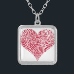 Collar Plateado Corazón rojo con el modelo de la huella dactilar<br><div class="desc">Corazón rojo con el modelo de la huella dactilar para la invitación del el día de San Valentín,  de la tarjeta de cumpleaños,  del aniversario,  del compromiso y del boda.</div>