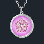Collar Plateado Curador rosado fuerte Reiki de la mandala de la<br><div class="desc">collar de plata redondo bonito de los *This el pequeño con una mandala dibujada mano delicada de la estrella que brillaba intensamente en el centro de un fondo fuerte del rosa del chakra del corazón apenas pudo capturar su corazón. .chakra.:) La mandala de la estrella es muy compleja y la...</div>