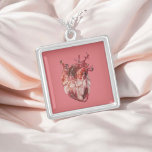 Collar plateado de corazón<br><div class="desc">🖤</div>