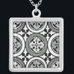 Collar Plateado Diseño de mosaicos renacentistas decorativos<br><div class="desc">A Shakespeare le hubiera encantado colocar este diseño decorativo de tejas rosetas renacentistas en su casa. Comprar uno o comprar dos,  esa es la pregunta! ¡Para todos los fanáticos de las hojas y los diseños de hojas-estampados!</div>
