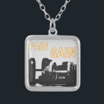 Collar Plateado Dolor y ganancia<br><div class="desc">Dolor y ganarse el collar de fitness deportivo.</div>