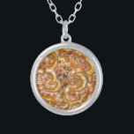 COLLAR PLATEADO DORADO<br><div class="desc">Un diseño de arte digital de estilo metalico de oro fresco.</div>