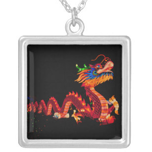 Collar Plateado Dragón del desfile chino