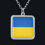 Collar Plateado Drapeau Ukraine<br><div class="desc">Drapeau de l'Ukraine: Les couleurs sont associées au paysage ukrainien, les bandes horizontales bleue et jaune symbolisent le ciel bleu sur les champs de blé.</div>