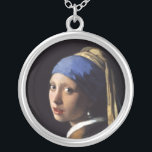 Collar Plateado El chica con un pendiente de la perla de Juan<br><div class="desc">El chica con un pendiente de la perla 
 por Juan Vermeer
 Pintor barroco holandés (1632 - 1675)
 El chica con un pendiente detalladamente - engrase en lona - 1665 de la perla</div>