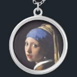Collar Plateado El chica con un pendiente de la perla de Juan<br><div class="desc">El chica con un pendiente de la perla 
 por Juan Vermeer
 Pintor barroco holandés (1632 - 1675)
 El chica con un pendiente detalladamente - engrase en lona - 1665 de la perla</div>