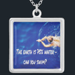 Collar Plateado El equipo de natación está encantado de nadar<br><div class="desc">La Tierra es 75% agua,  ¿puedes nadar?
Perfecto para nadar,  nadar en equipo,  nadar en coche,  o simplemente para quien le guste nadar.</div>